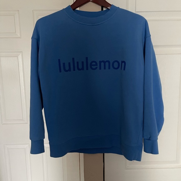 Lululemon oversized graphic crew in Blue Nile. Size 6 - Picture 3 of 4